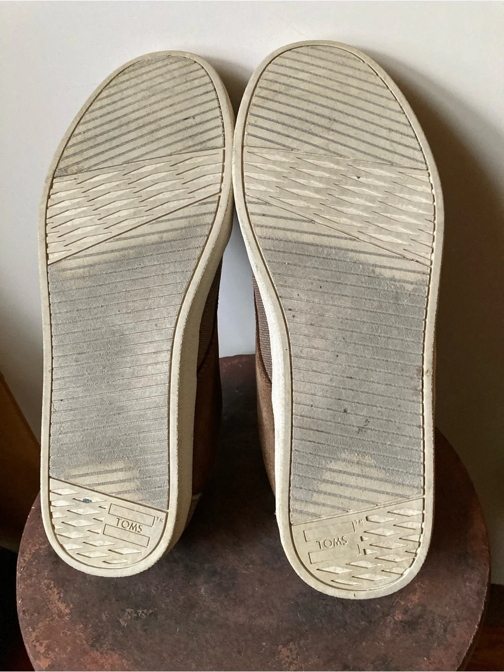 Tom’s Size 11.5 Paseo brown canvas and suede lace up slip on shoes